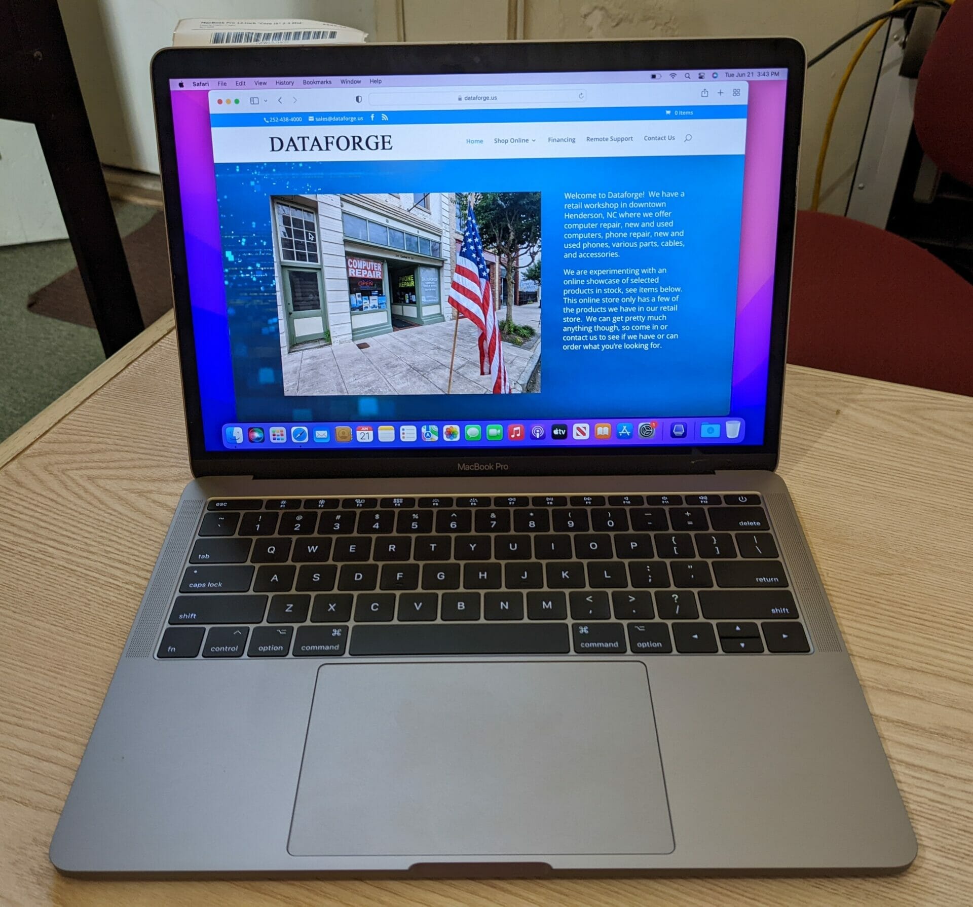 MacBookPro  2017 Two Thunderbolt 3 ports