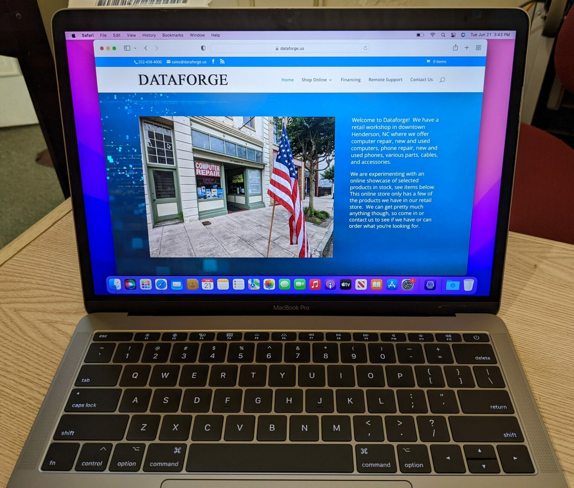 MacBook Pro (13-inch, 2017, Two Thunderbolt 3 ports) | Dataforge