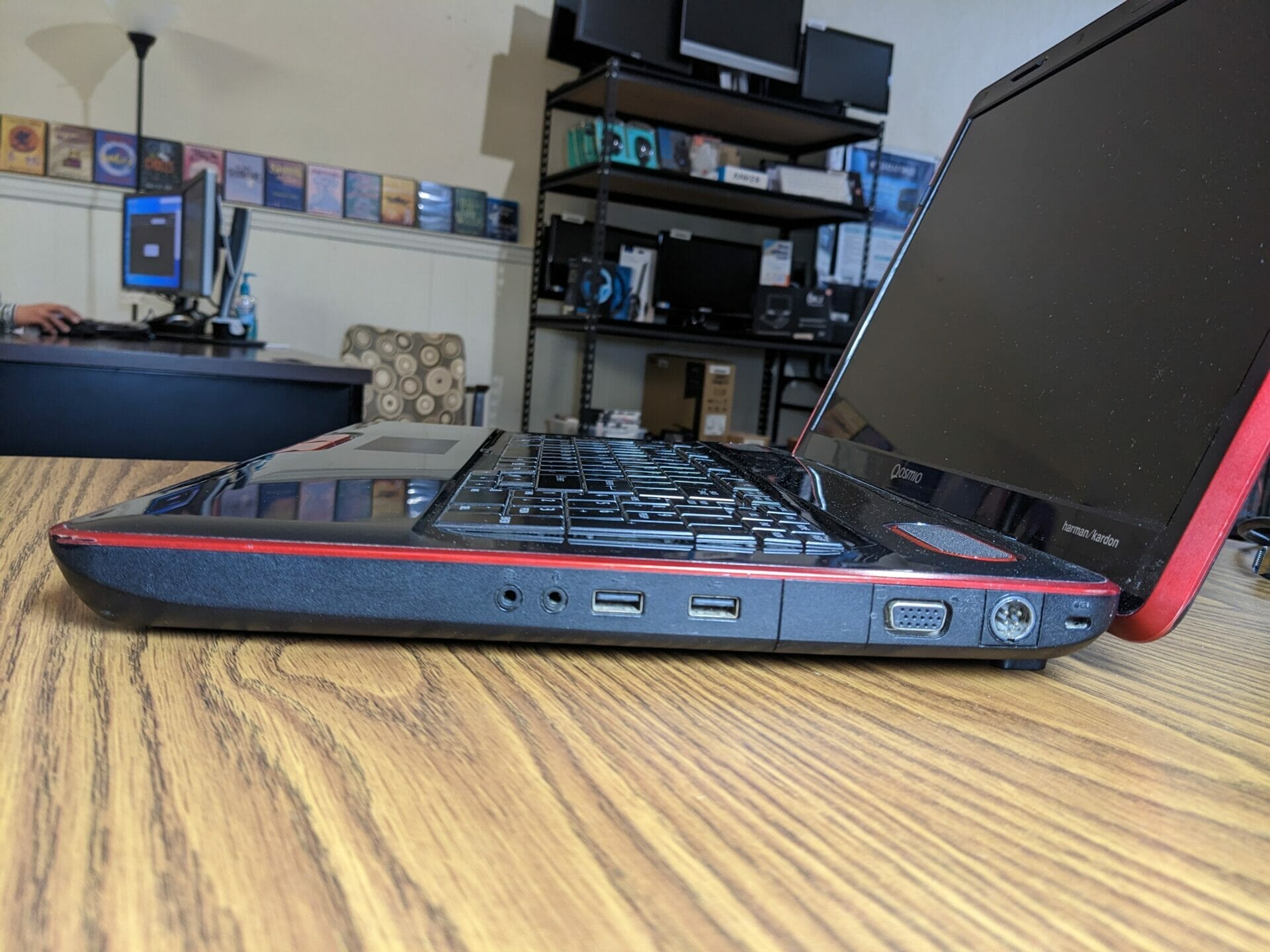 Toshiba Qosmio X505-Q870, i7-720, 8gb RAM, 120gb SSD, 18.4 Toshiba Qosmio X505-Q870, i7-720, 8gb RAM, 120gb SSD, 18.4