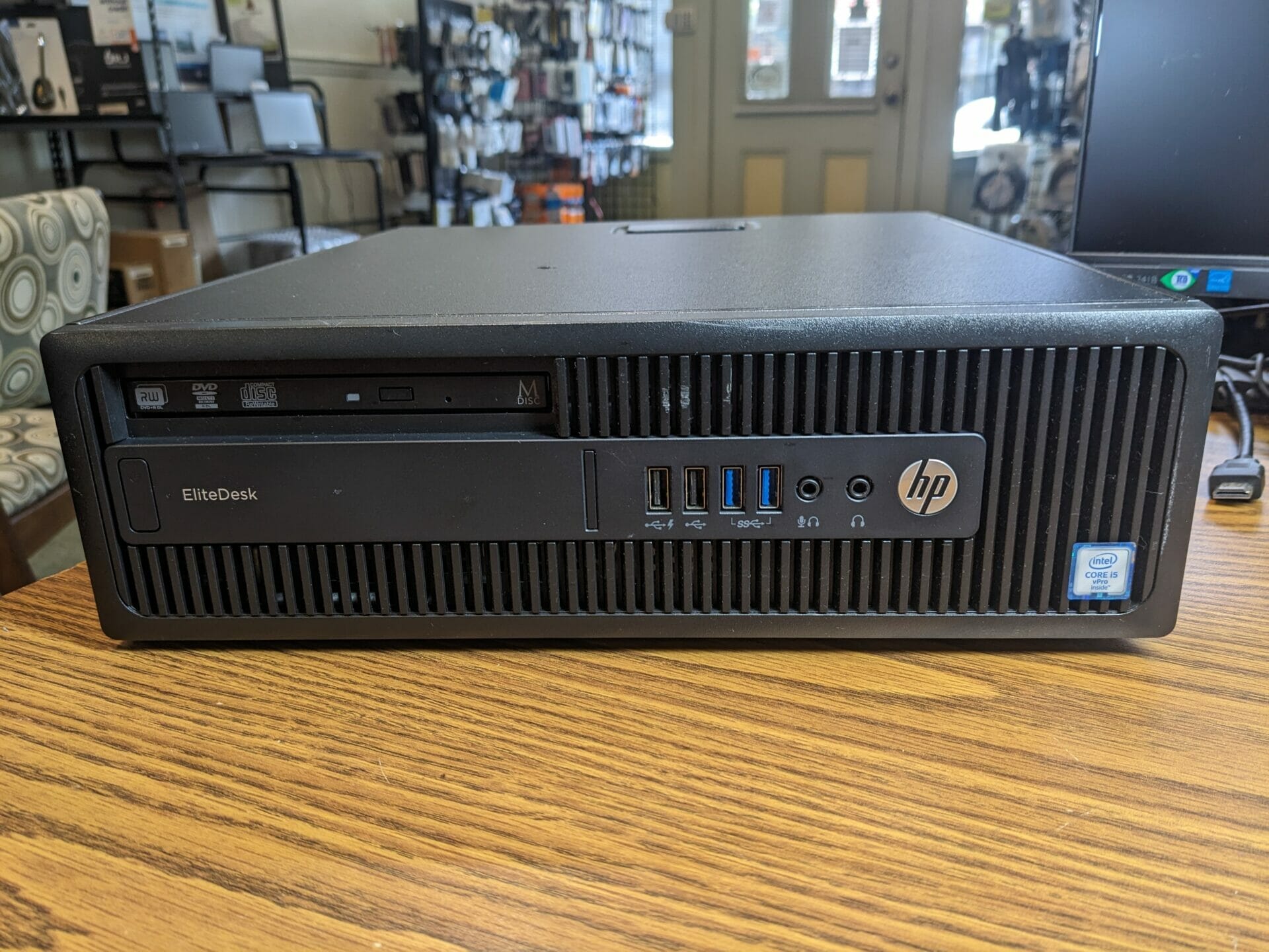 HP EliteDesk 800 G2 SFF i5-6500, 8gb RAM, 256gb SSD L1G76AV